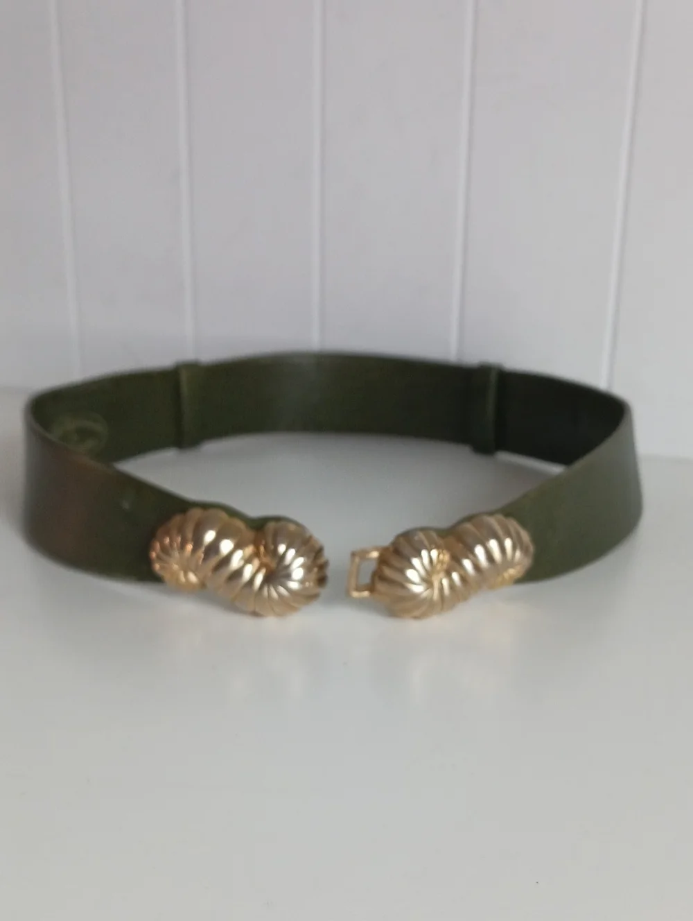 JUDITH LEIBER VTG GOLD BUCKLE W GREEN BELT.